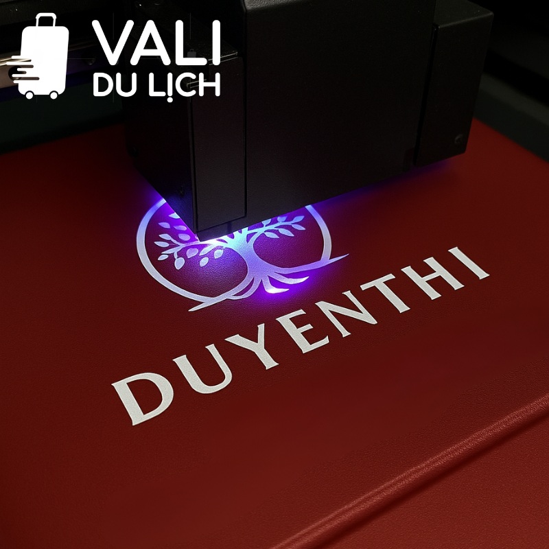 In logo thương hiệu lên vali