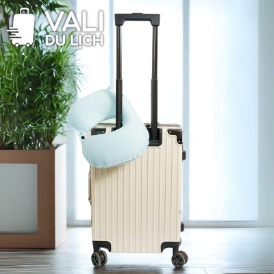chi tiết Bộ Vali Khung Nhôm Và Gối Kê Cổ Dáng Chữ U In Logo VL-CB03